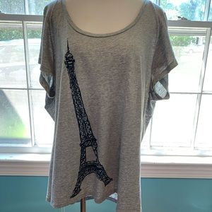 Old navy Eiffel Tower t-shirt